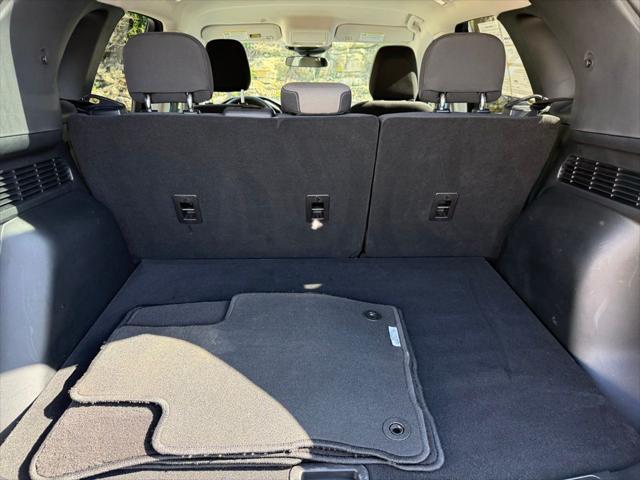 Photo of 2022 AGATE BLACK METALLIC Ford Escape
