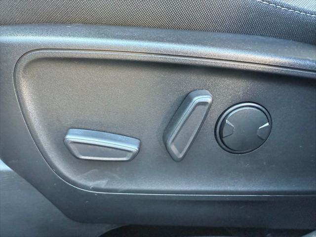 Photo of 2022 AGATE BLACK METALLIC Ford Escape