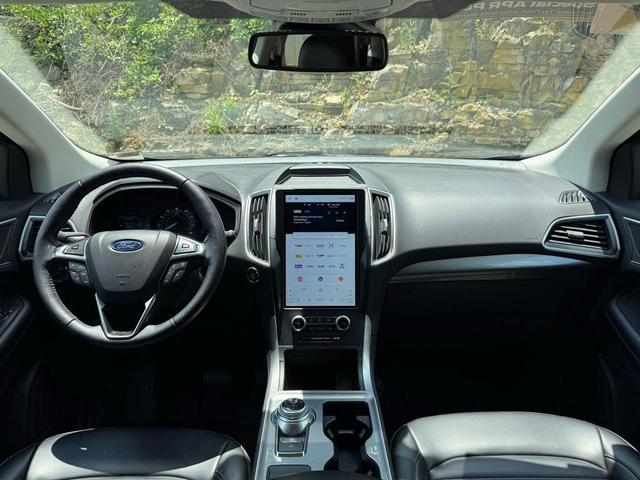 Photo of 2023 CARBONIZED GRAY Ford Edge