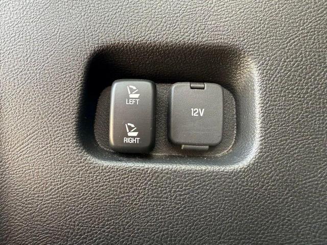 Photo of 2023 CARBONIZED GRAY Ford Edge