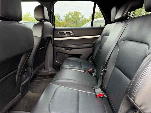 Photo of 2017 WHITE PLATINUM MET TRI-COAT Ford Explorer