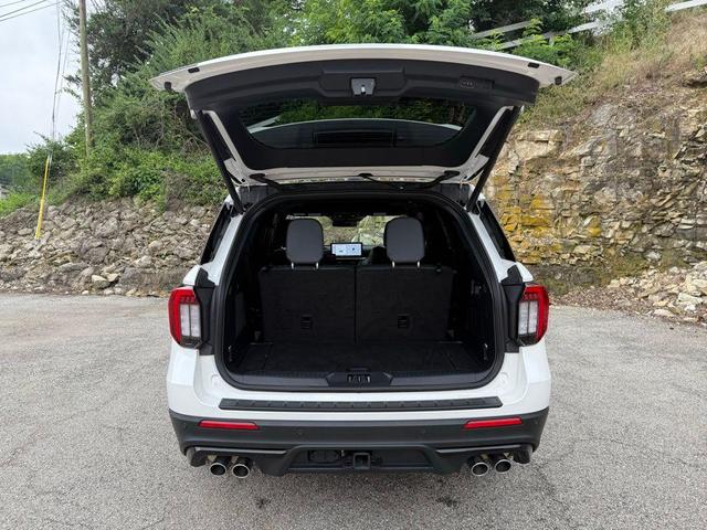 Photo of 2025 STAR WHITE MET TRI-COAT Ford Explorer