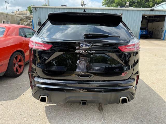 Photo of 2024 AGATE BLACK METALLIC Ford Edge