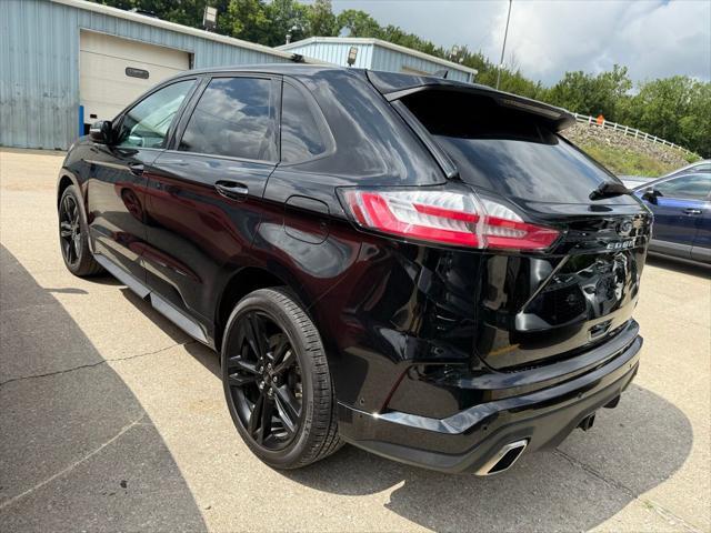 Photo of 2024 AGATE BLACK METALLIC Ford Edge