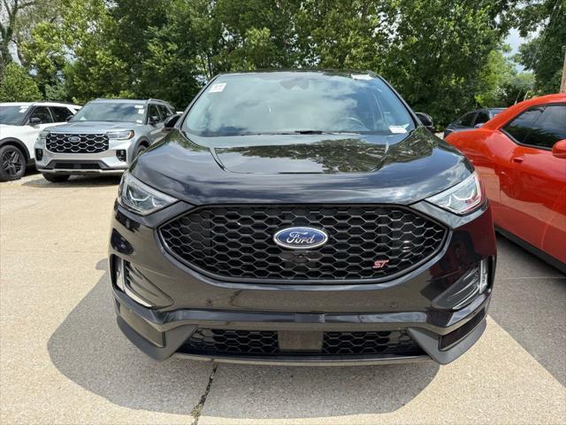 Photo of 2024 AGATE BLACK METALLIC Ford Edge