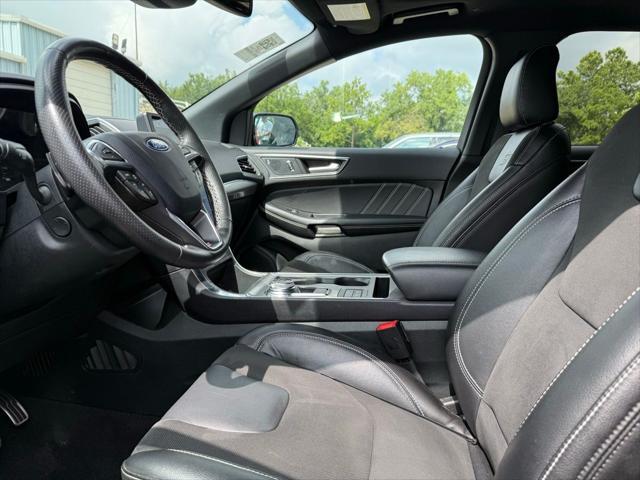 Photo of 2024 AGATE BLACK METALLIC Ford Edge
