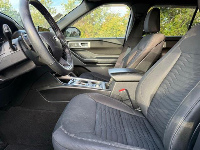 Photo of 2020 AGATE BLACK METALLIC Ford Explorer