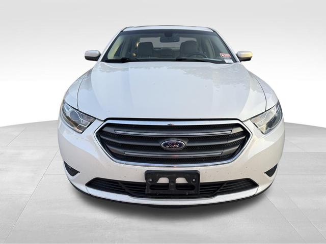 Photo of 2016 WHITE PLATINUM MET TRI-COAT Ford Taurus