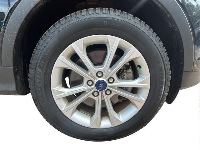 Photo of 2017 Shadow Black Ford Escape