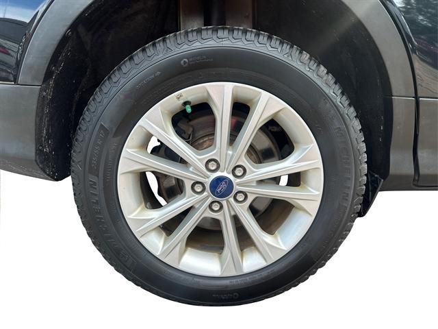 Photo of 2017 Shadow Black Ford Escape