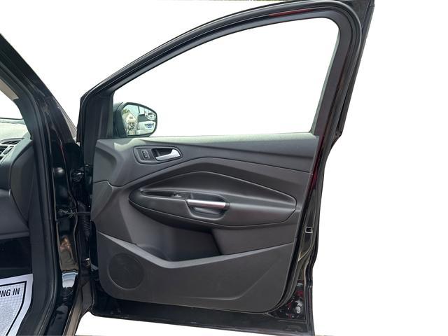 Photo of 2017 Shadow Black Ford Escape