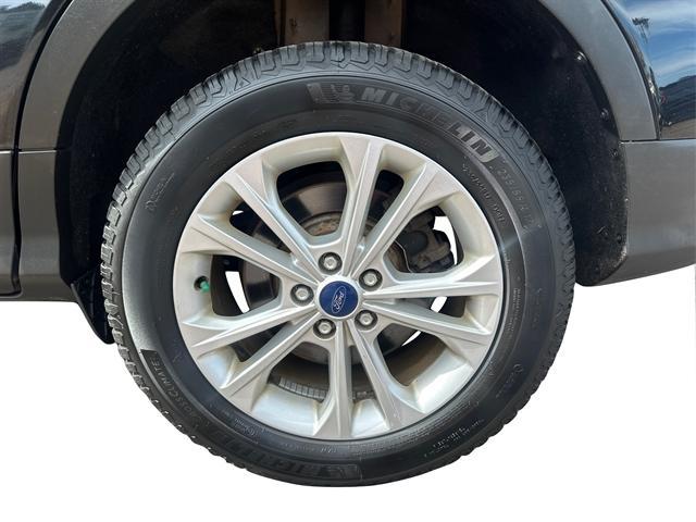 Photo of 2017 Shadow Black Ford Escape