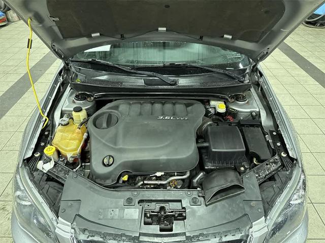 Photo of 2013 Billet Silver Metallic Chrysler 200