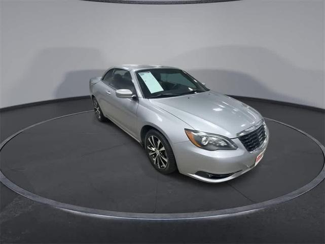 Photo of 2013 Billet Silver Metallic Chrysler 200