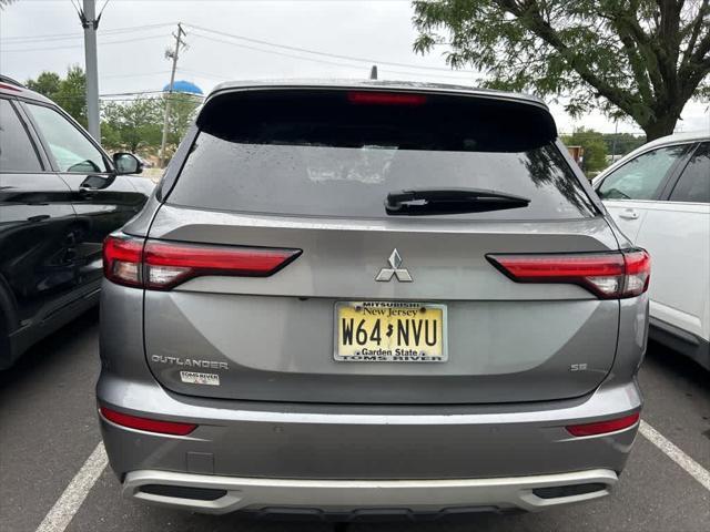 Photo of 2022 Mercury Gray Metallic Mitsubishi Outlander