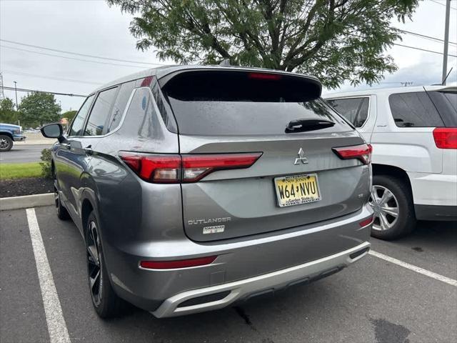 Photo of 2022 Mercury Gray Metallic Mitsubishi Outlander