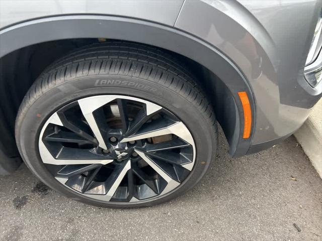 Photo of 2022 Mercury Gray Metallic Mitsubishi Outlander