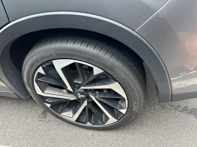 Photo of 2022 Mercury Gray Metallic Mitsubishi Outlander
