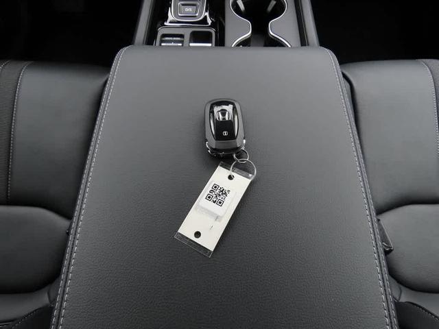 Photo of 2025 Modern Steel Metallic Honda Pilot