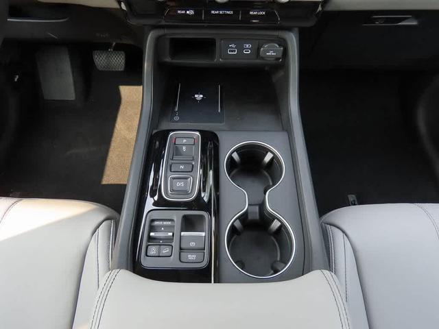 Photo of 2025 Lunar Silver Metallic Honda Pilot