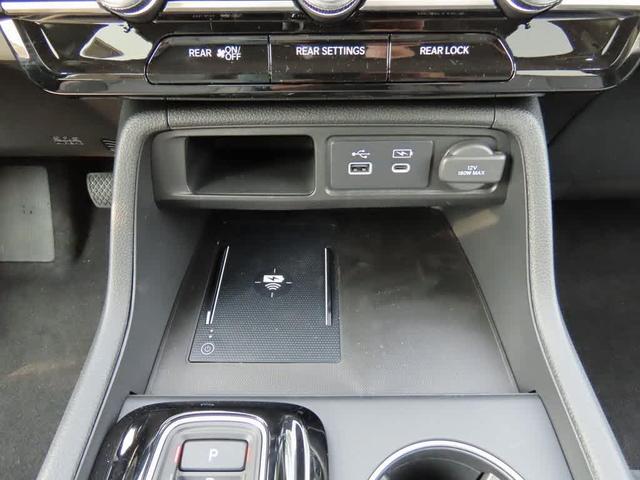 Photo of 2025 Lunar Silver Metallic Honda Pilot