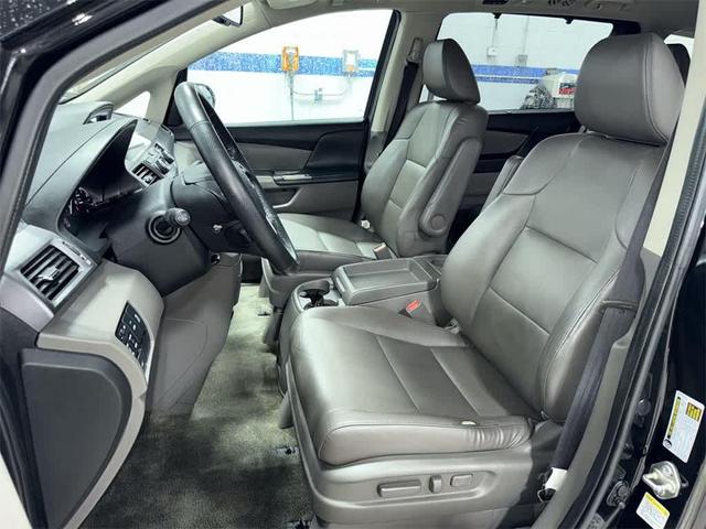 Photo of 2014 Crystal Black Pearl Honda Odyssey
