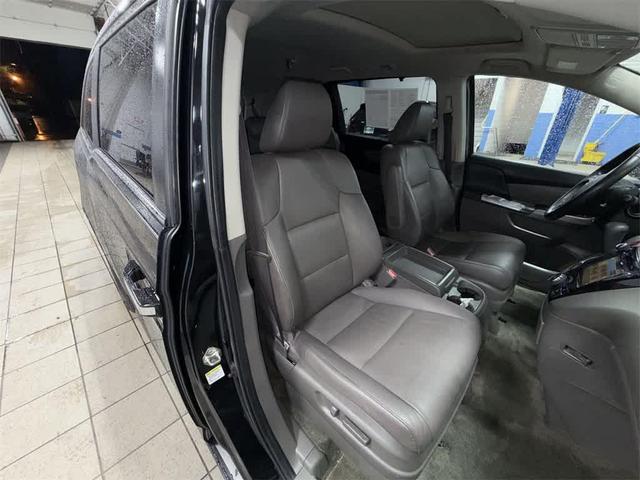 Photo of 2014 Crystal Black Pearl Honda Odyssey
