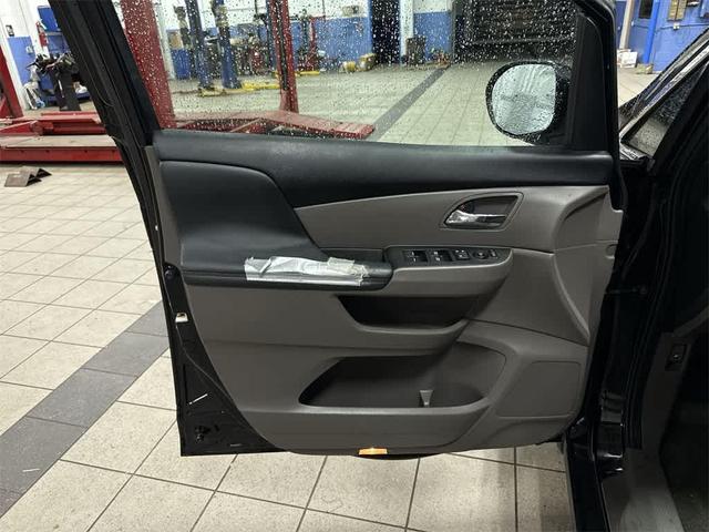 Photo of 2014 Crystal Black Pearl Honda Odyssey