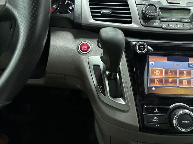 Photo of 2014 Crystal Black Pearl Honda Odyssey