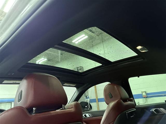 Photo of 2022 Mineral White Metallic BMW X6