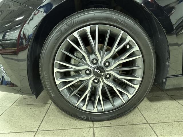 Photo of 2022 Aurora Black Kia Forte