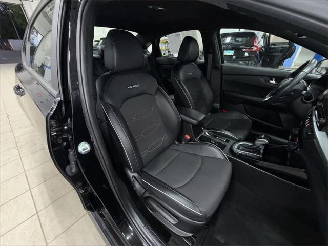 Photo of 2022 Aurora Black Kia Forte