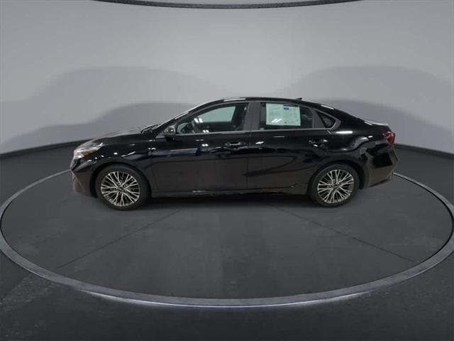 Photo of 2022 Aurora Black Kia Forte