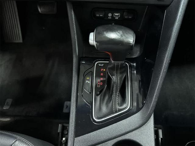 Photo of 2018 Silky Silver Kia Niro