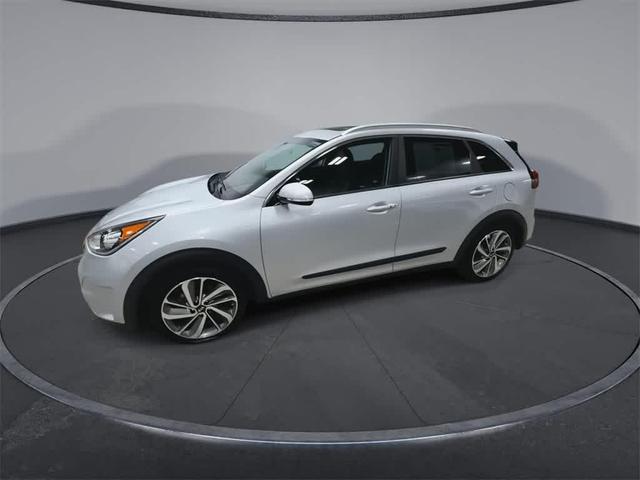 Photo of 2018 Silky Silver Kia Niro