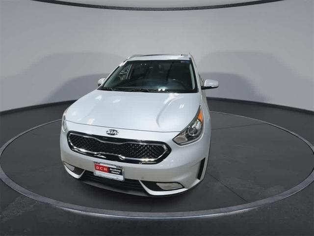 Photo of 2018 Silky Silver Kia Niro