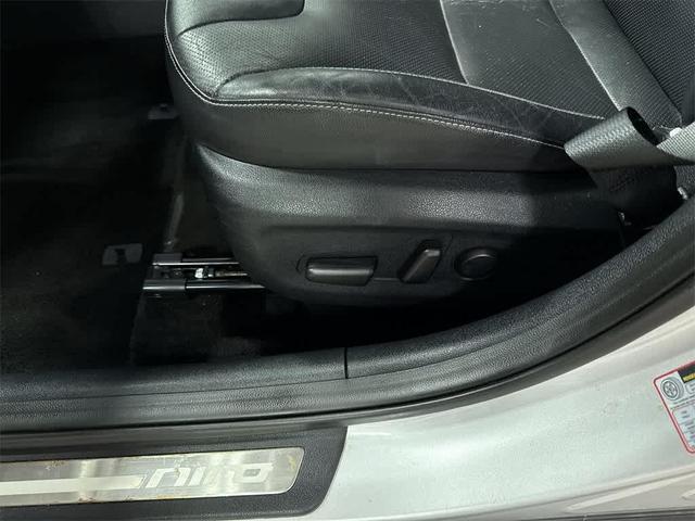 Photo of 2018 Silky Silver Kia Niro