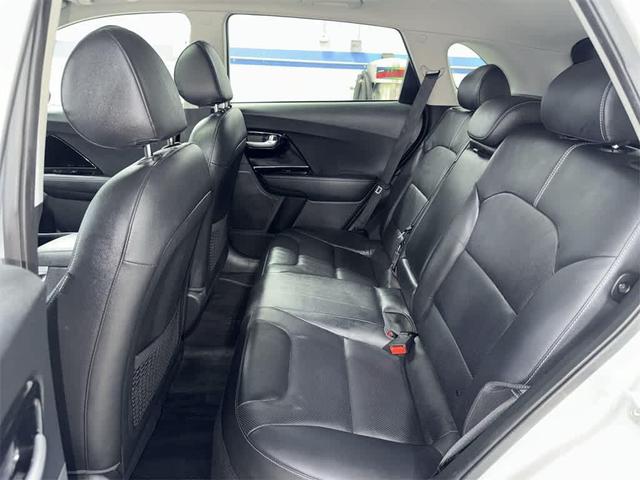 Photo of 2018 Silky Silver Kia Niro