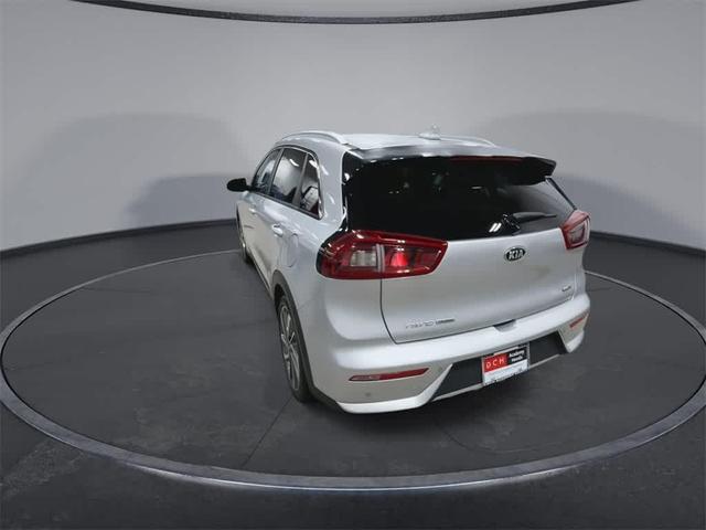 Photo of 2018 Silky Silver Kia Niro