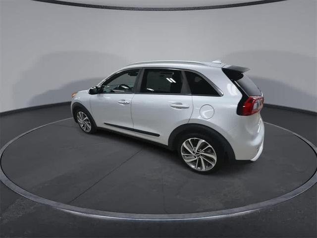 Photo of 2018 Silky Silver Kia Niro