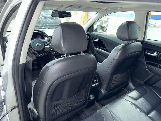 Photo of 2018 Silky Silver Kia Niro