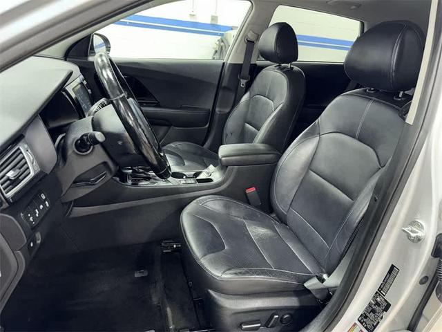 Photo of 2018 Silky Silver Kia Niro