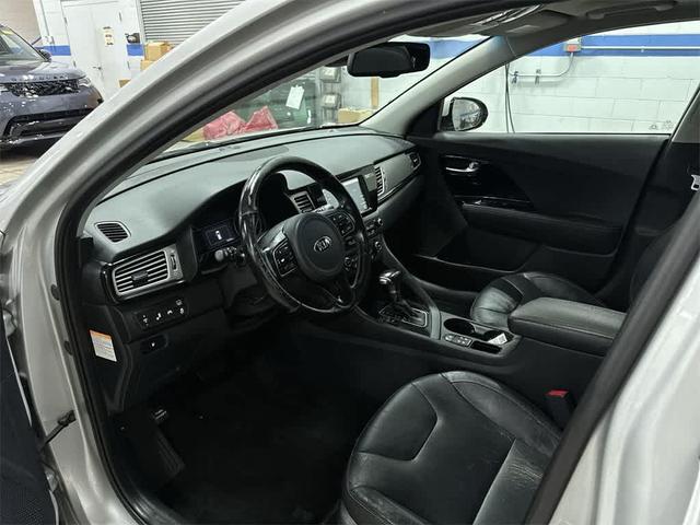 Photo of 2018 Silky Silver Kia Niro