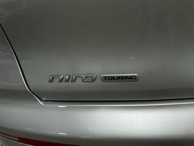 Photo of 2018 Silky Silver Kia Niro