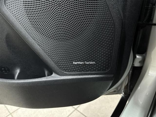Photo of 2018 Silky Silver Kia Niro