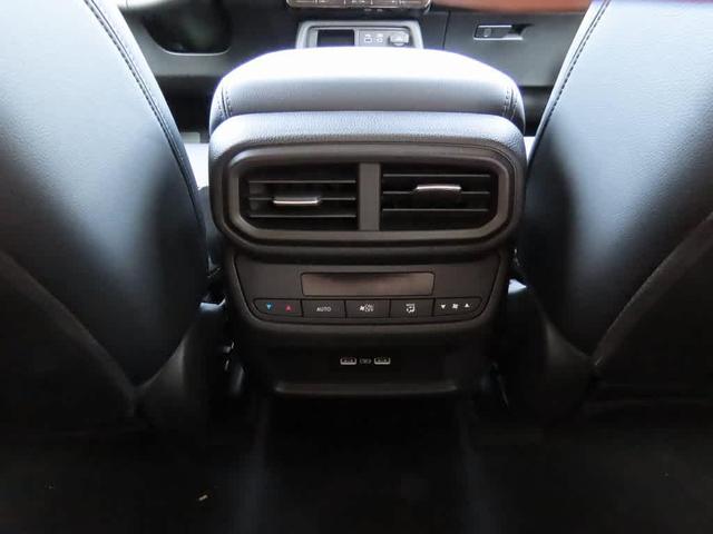 Photo of 2025 Platinum White Pearl Honda Pilot