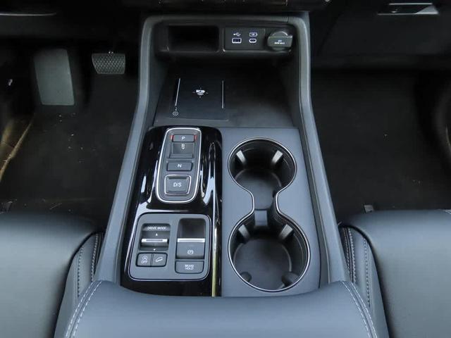 Photo of 2025 Platinum White Pearl Honda Pilot
