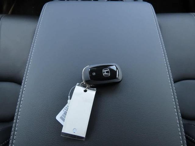 Photo of 2025 Platinum White Pearl Honda Pilot