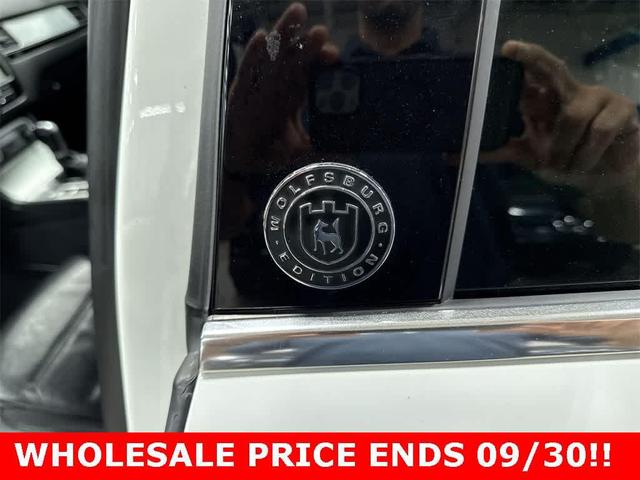Photo of 2017 Pure White Volkswagen Touareg