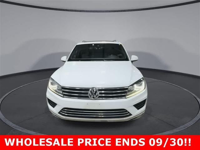Photo of 2017 Pure White Volkswagen Touareg